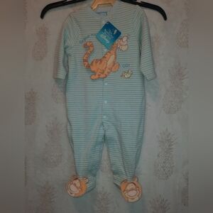 4 Winnie The Pooh And Tigger Sets/lot Sizes 0-6 Months